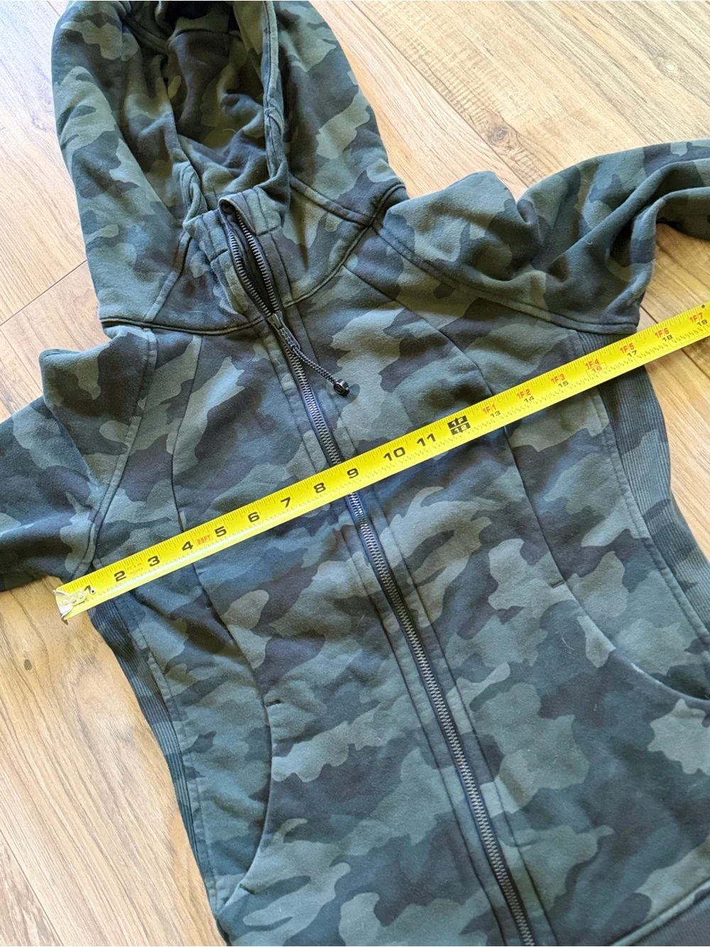 Lululemon Camo full-zip Scuba Hoodie – Size 6